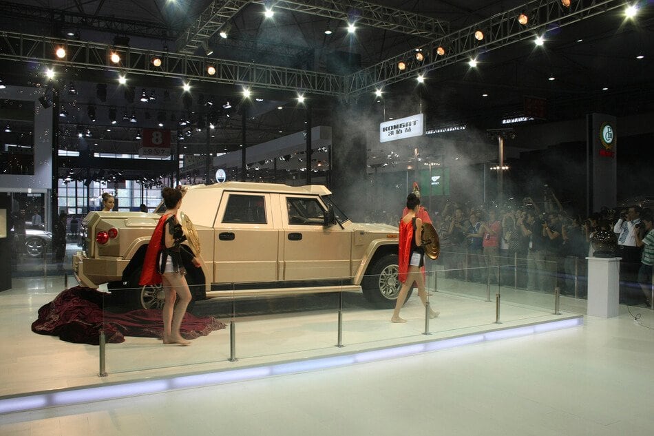Champagne-gold DARTZ Prombron’ revealed on the motor-show stage