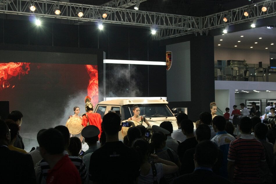 Crowd watching the DARTZ reveal show at a motor show in China