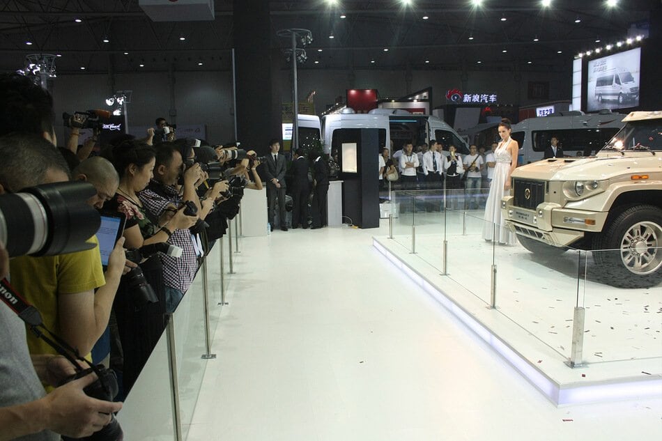 Photographers crowding the DARTZ stand
