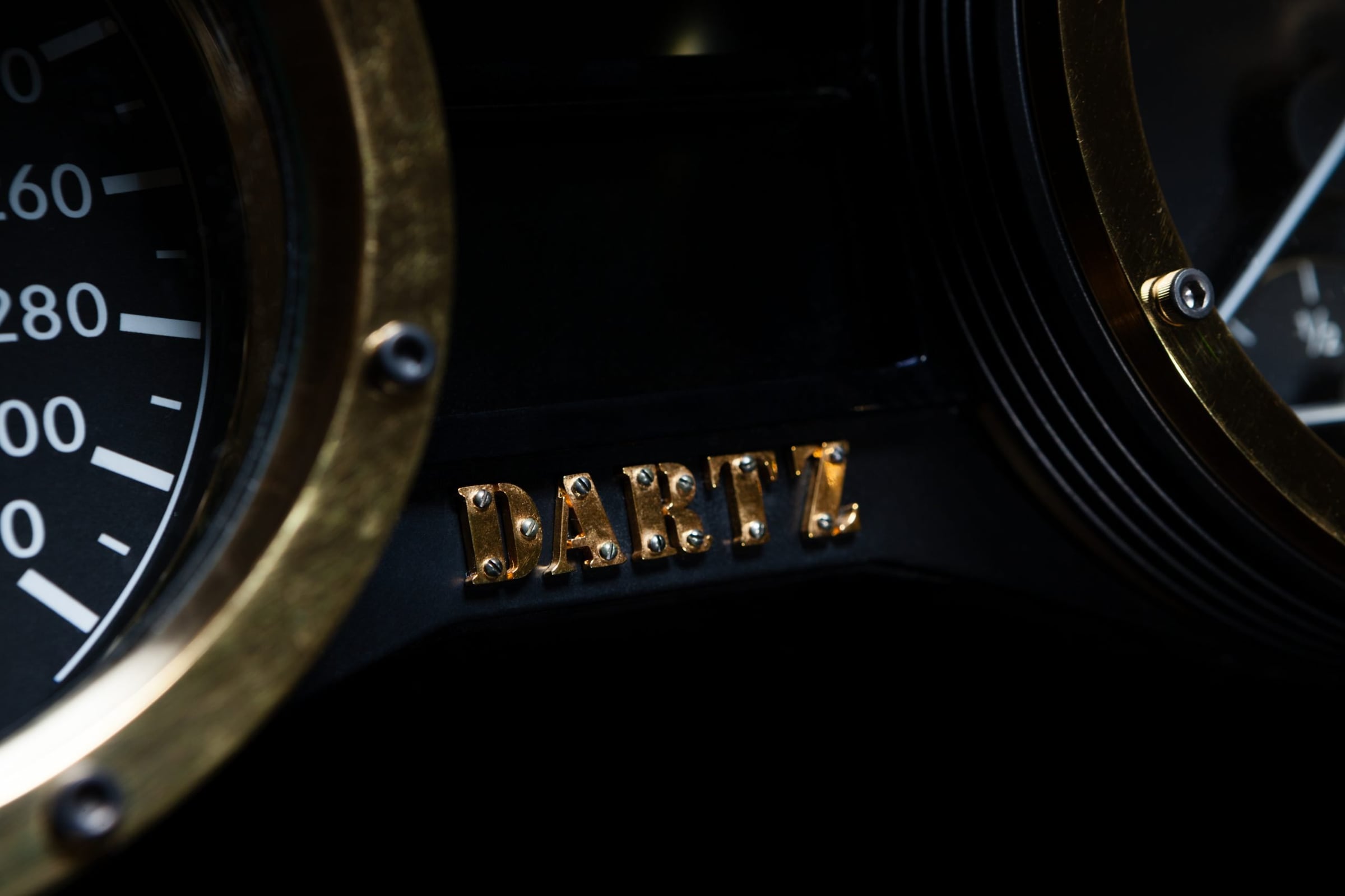DARTZ instrument panel: gold-ringed speedometer and DARTZ script