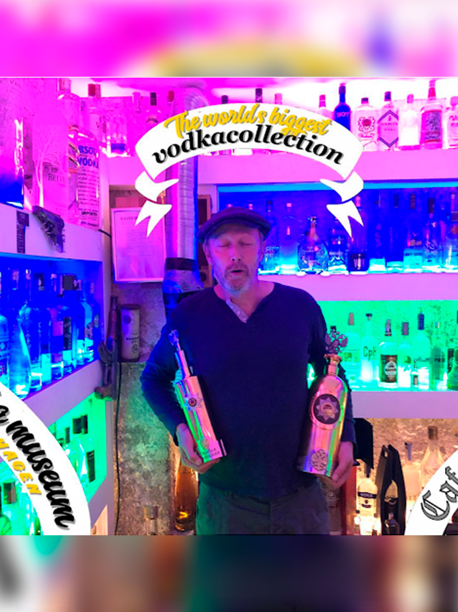 Man holding the gold DARTZ RussoBaltique vodka bottle at Café 33, Copenhagen